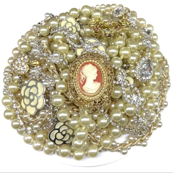 ⚜️ 1/2 LB Vintage Mod Estate Costume Jewelry Lot | All Wearable | Some Signed ⚜️ - Picture 4 of 10